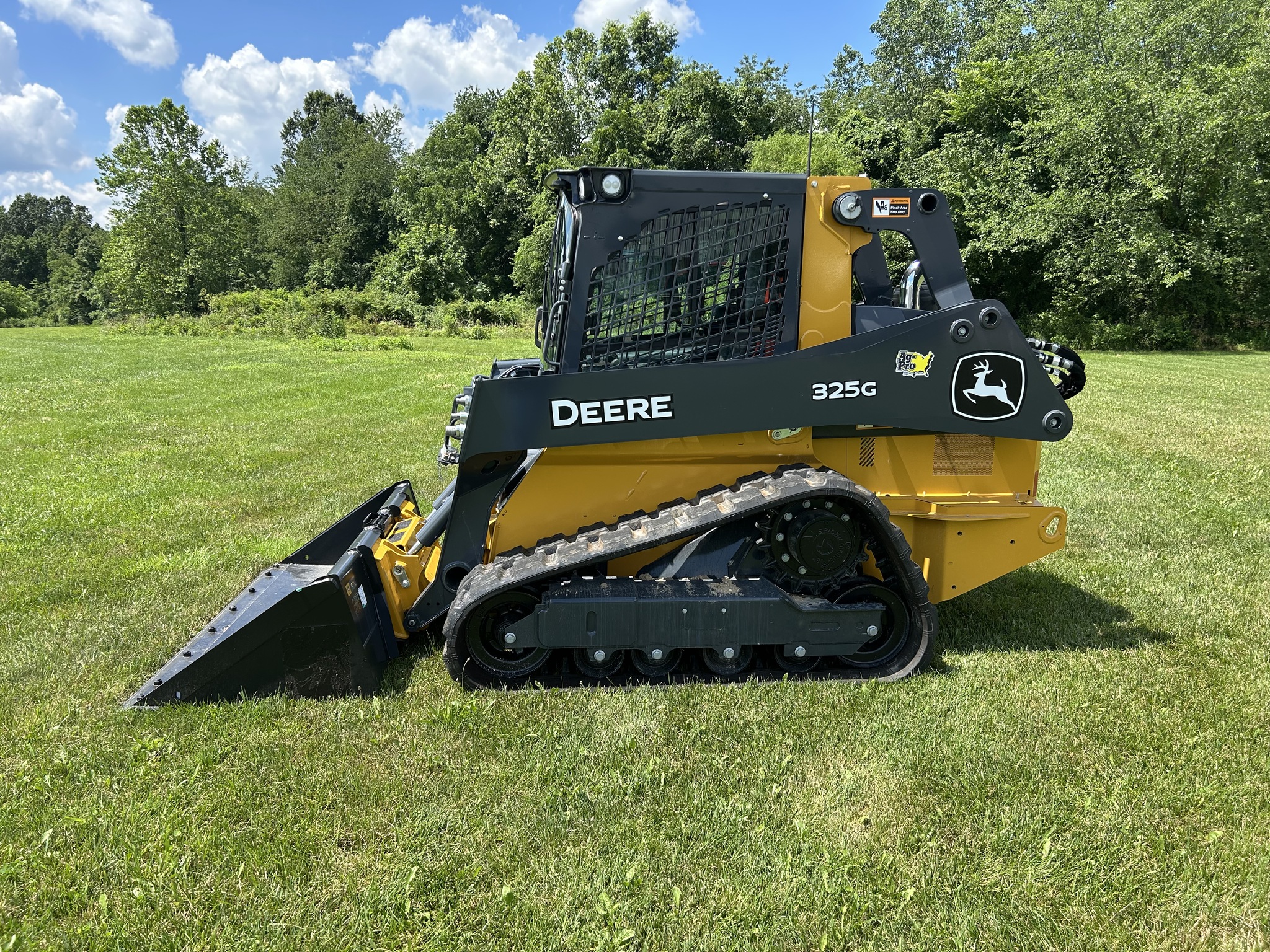 2025 John Deere 325G Image 3