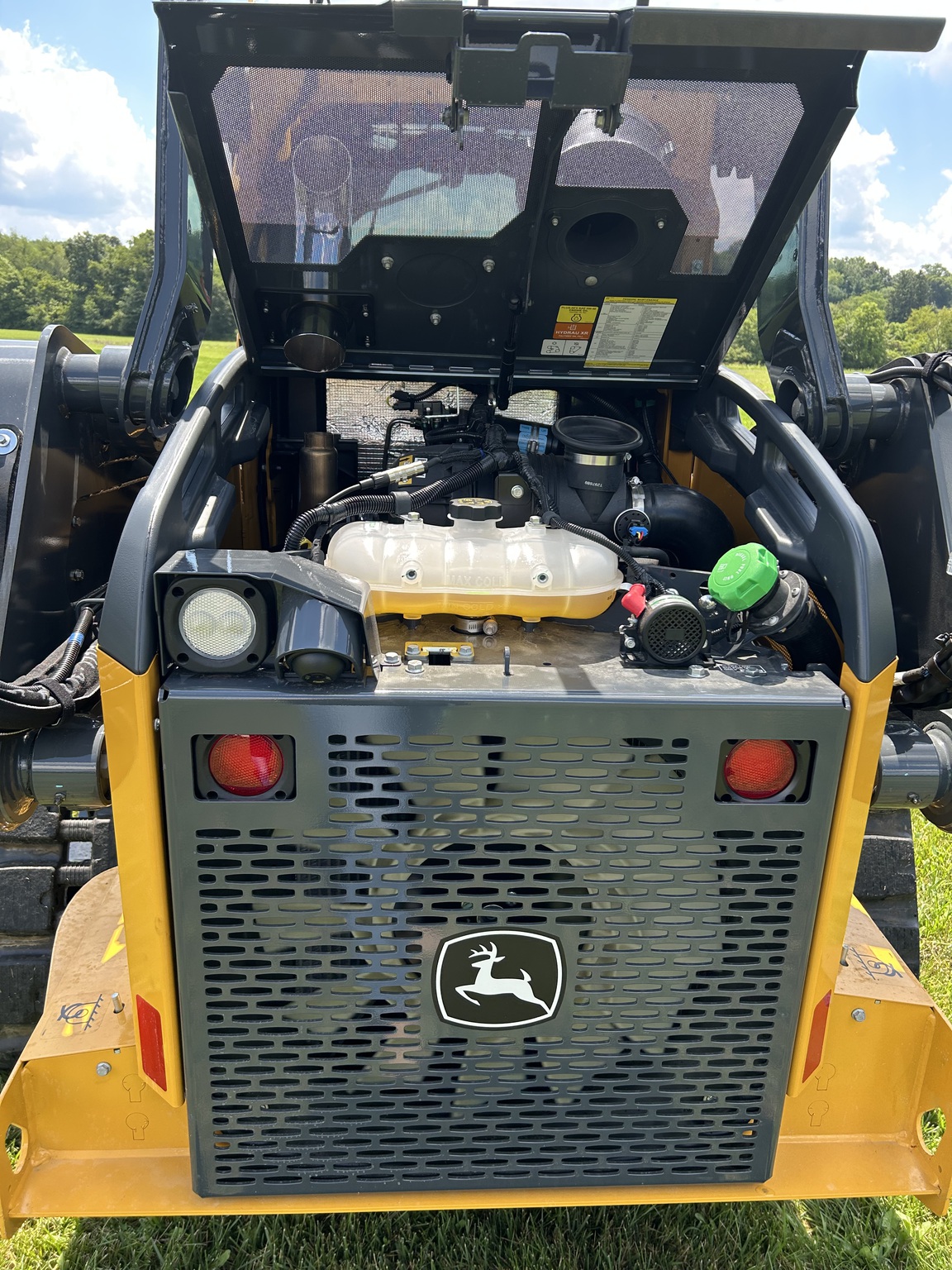 2025 John Deere 325G Image 5