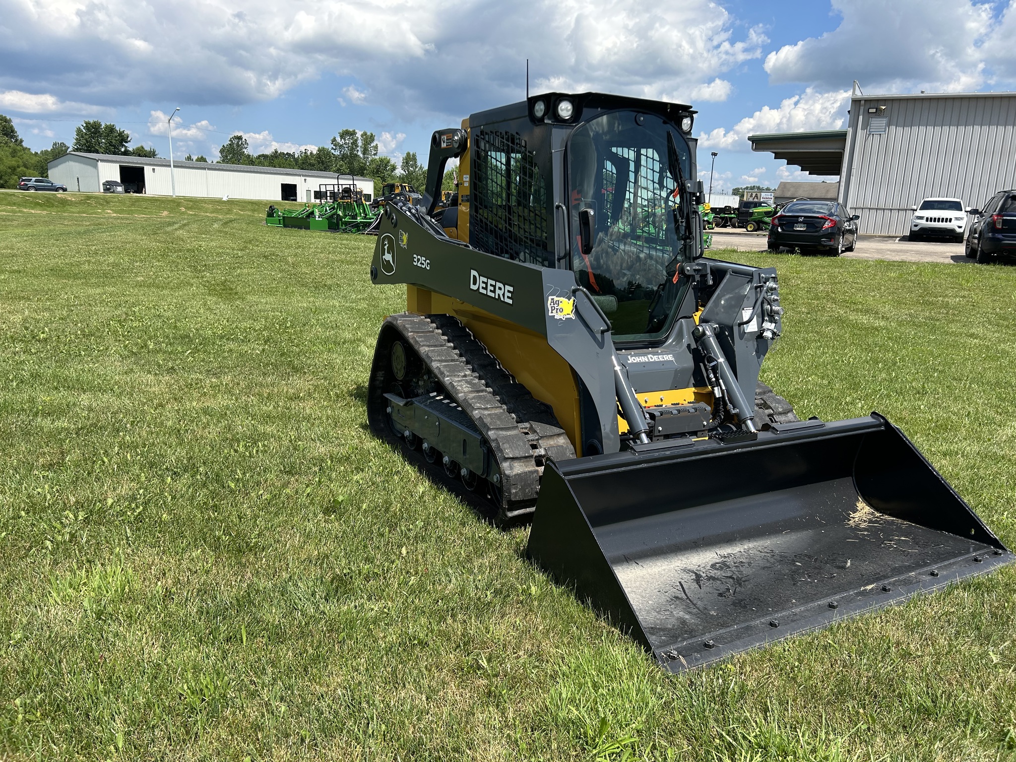2025 John Deere 325G Image 7