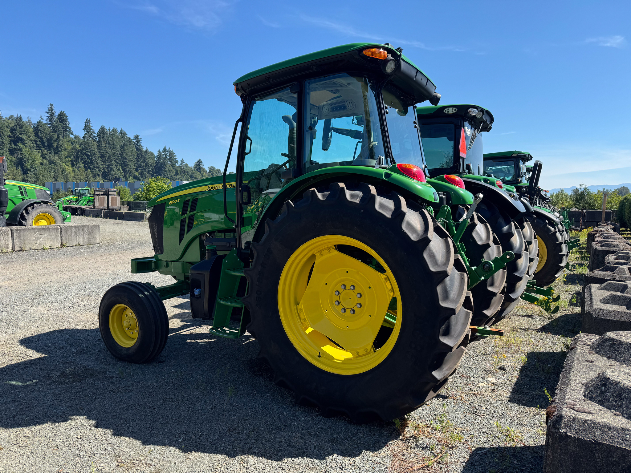 2022 John Deere 6120E Image 2