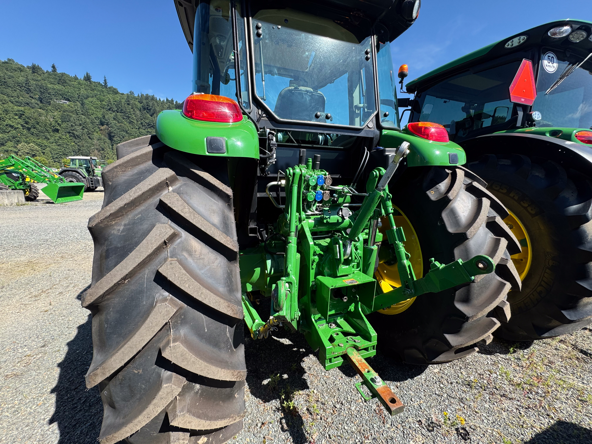 2022 John Deere 6120E Image 3