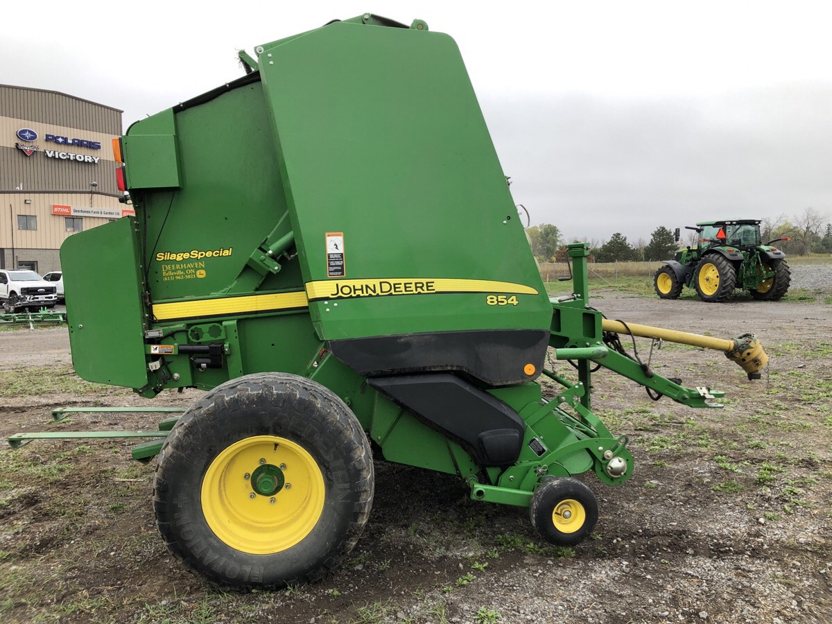 2016 John Deere 854 Silage Special Image 5