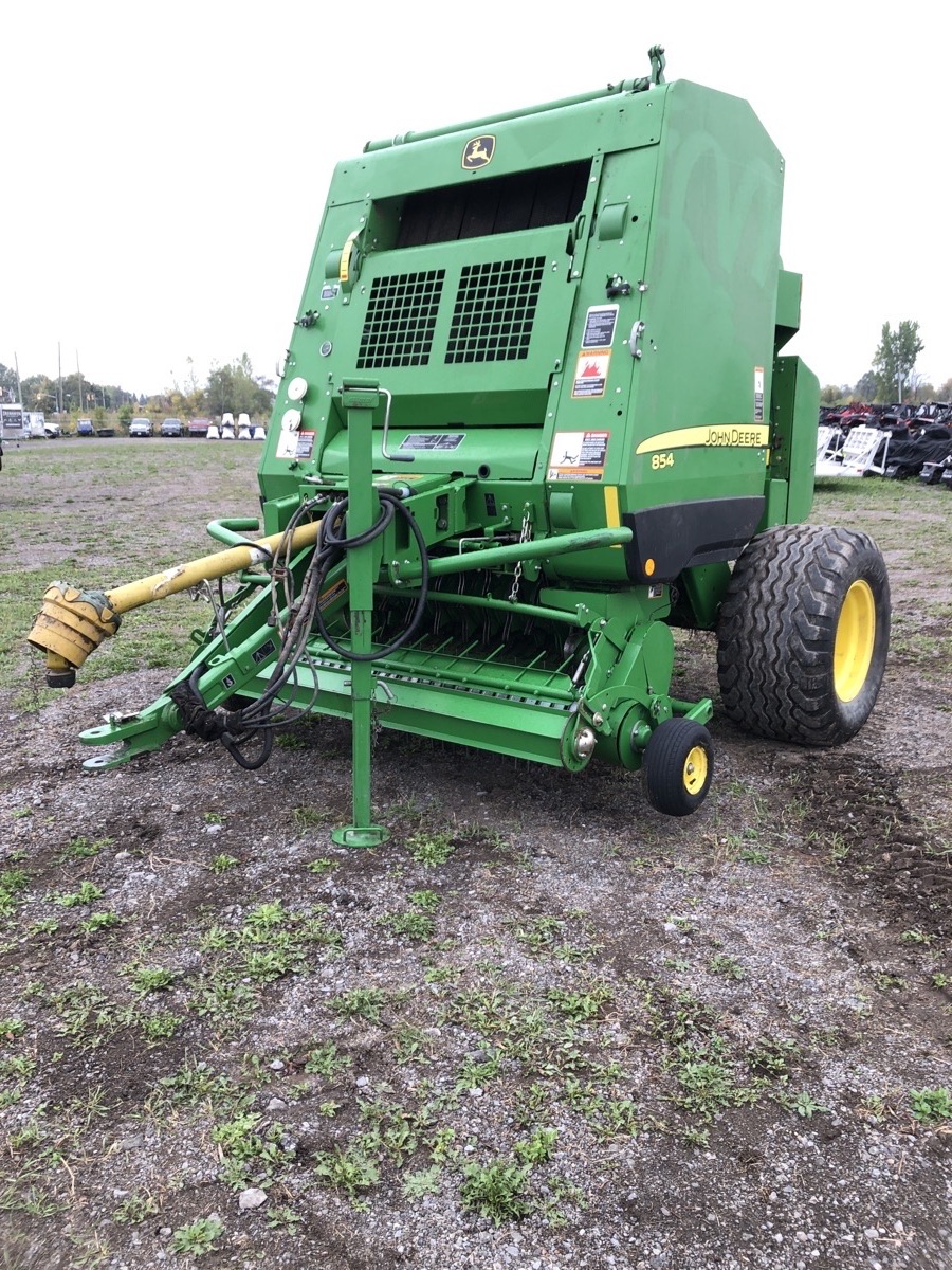 2016 John Deere 854 Silage Special Image 6