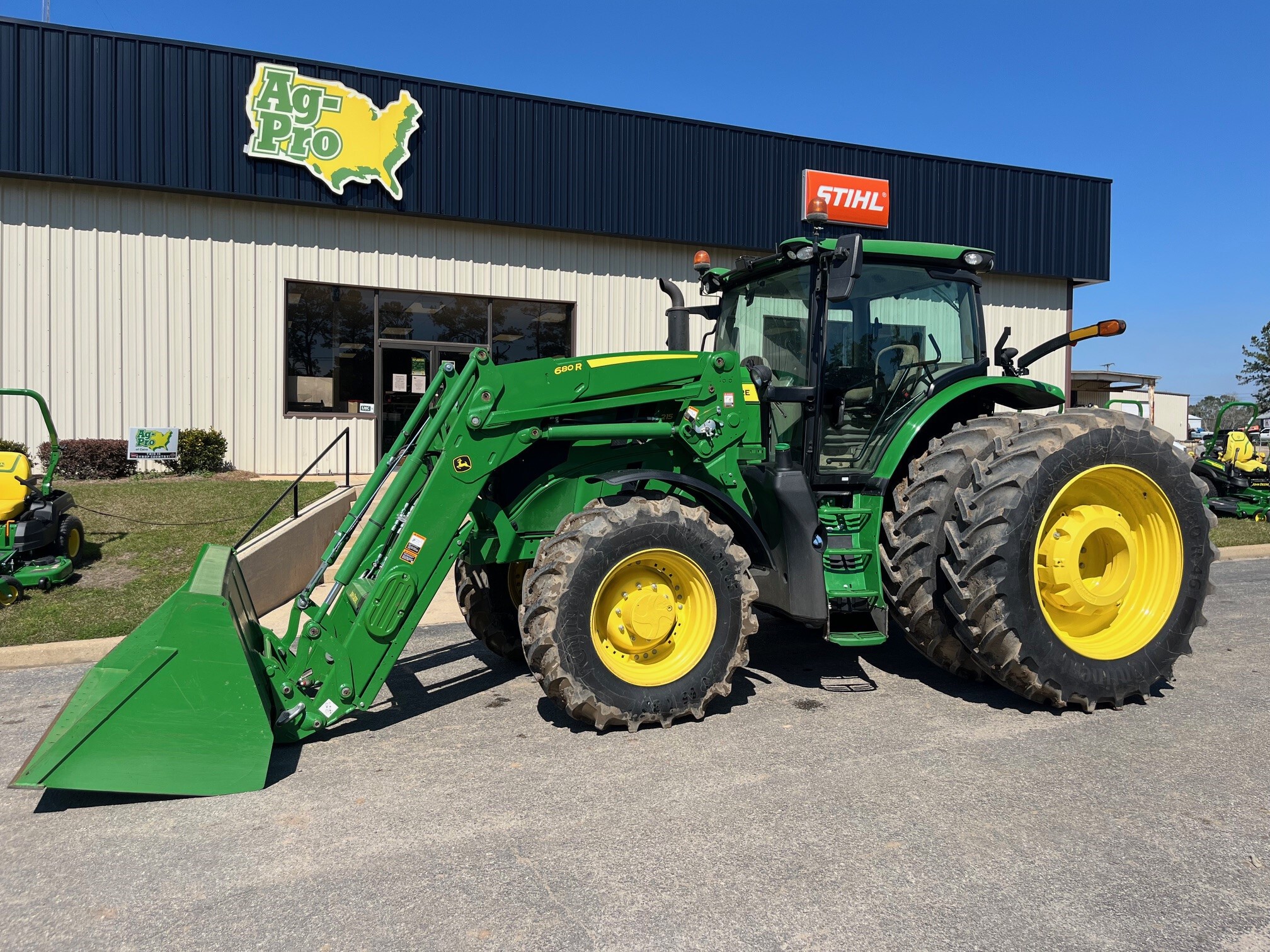 2024 John Deere 6R 215 Image 1
