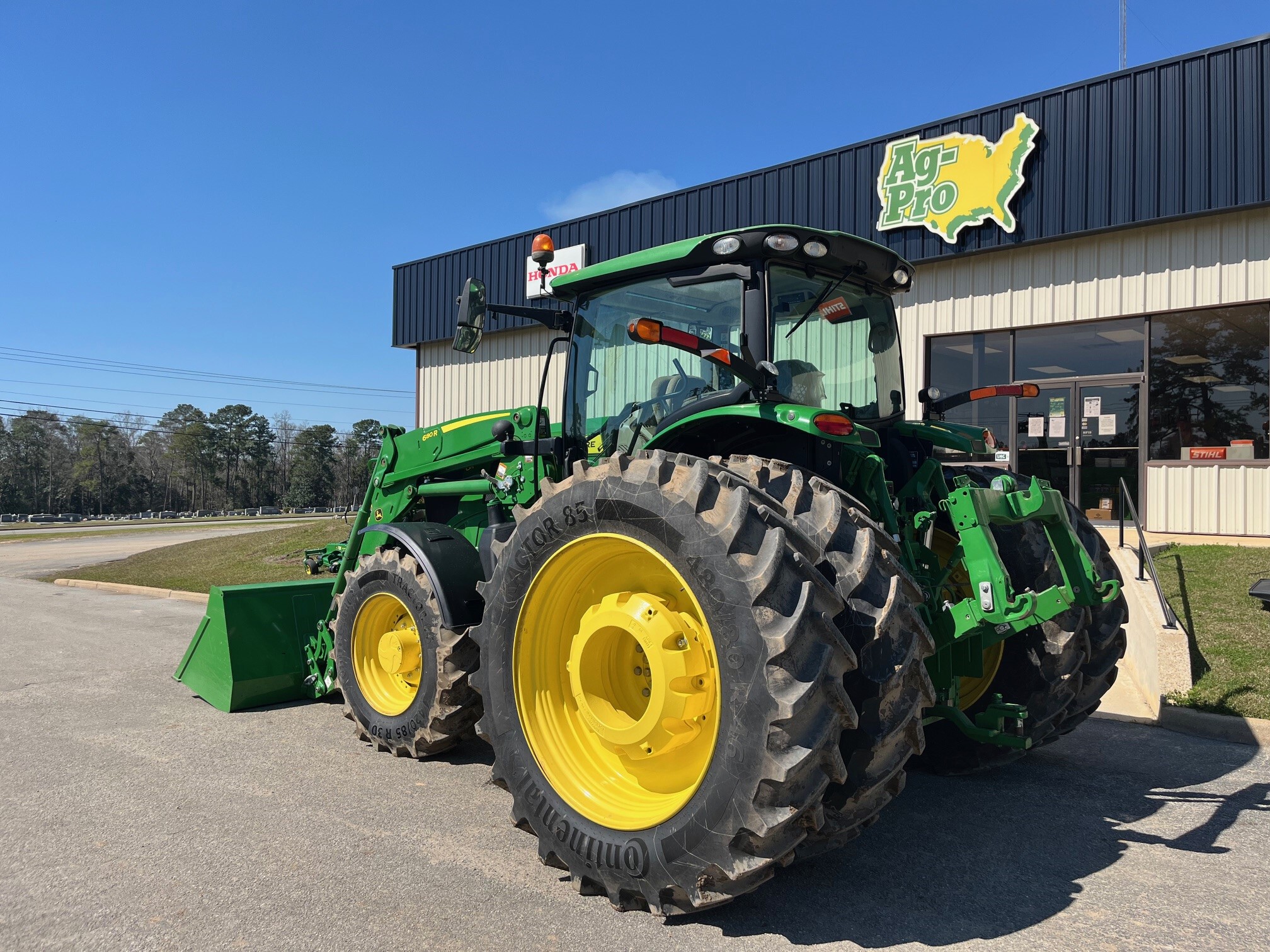 2024 John Deere 6R 215 Image 2