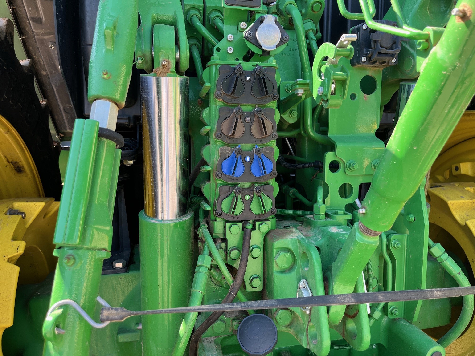 2024 John Deere 6R 215 Image 6