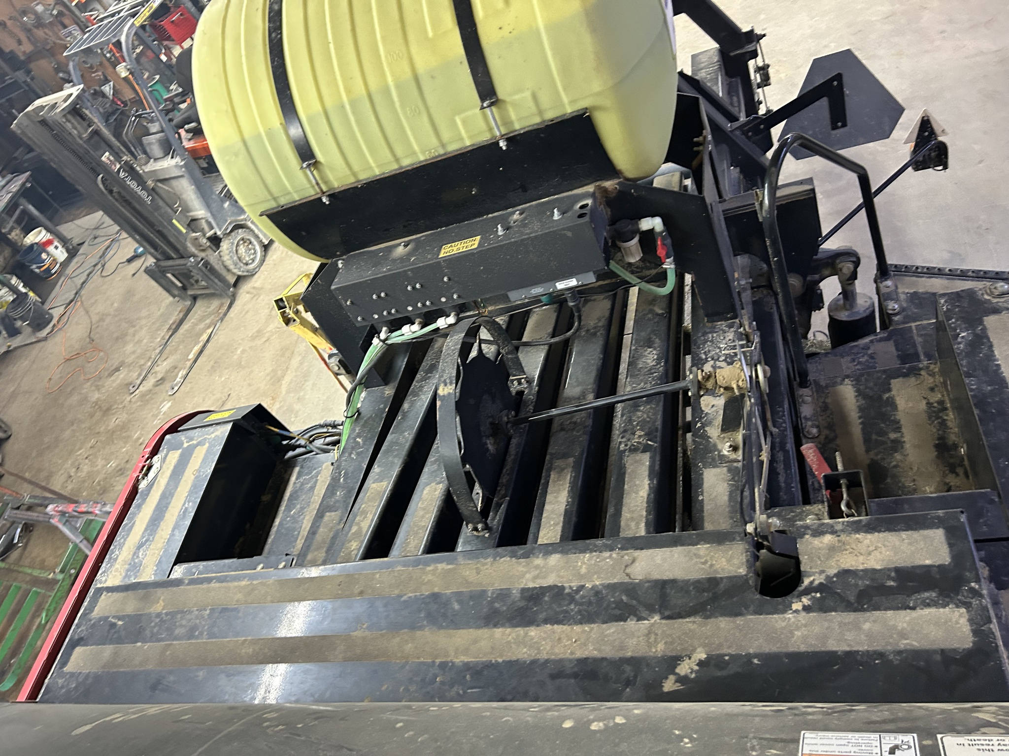 2009 New Holland BB9080 Image 6