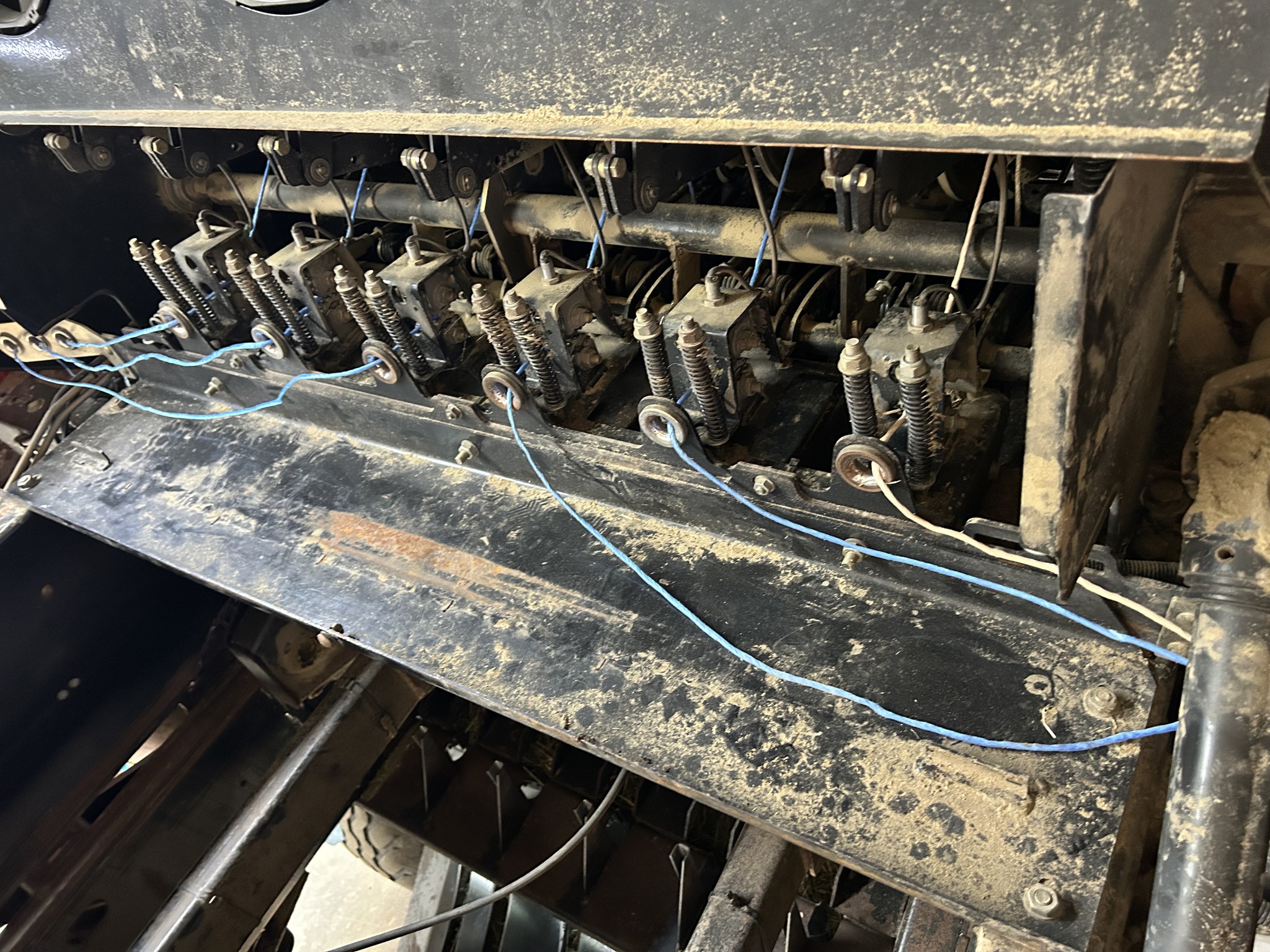 2009 New Holland BB9080 Image 4