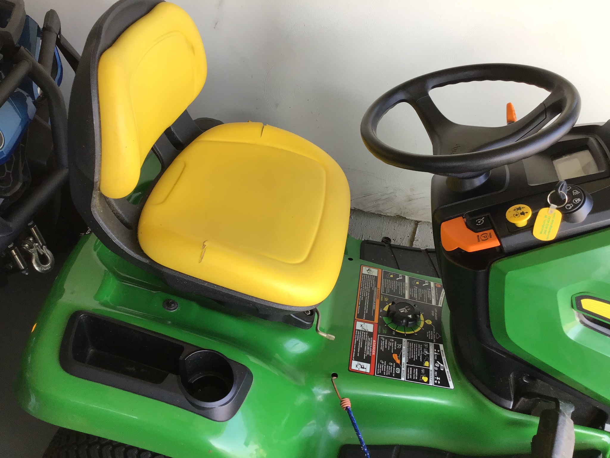 2017 John Deere X350 Image 7