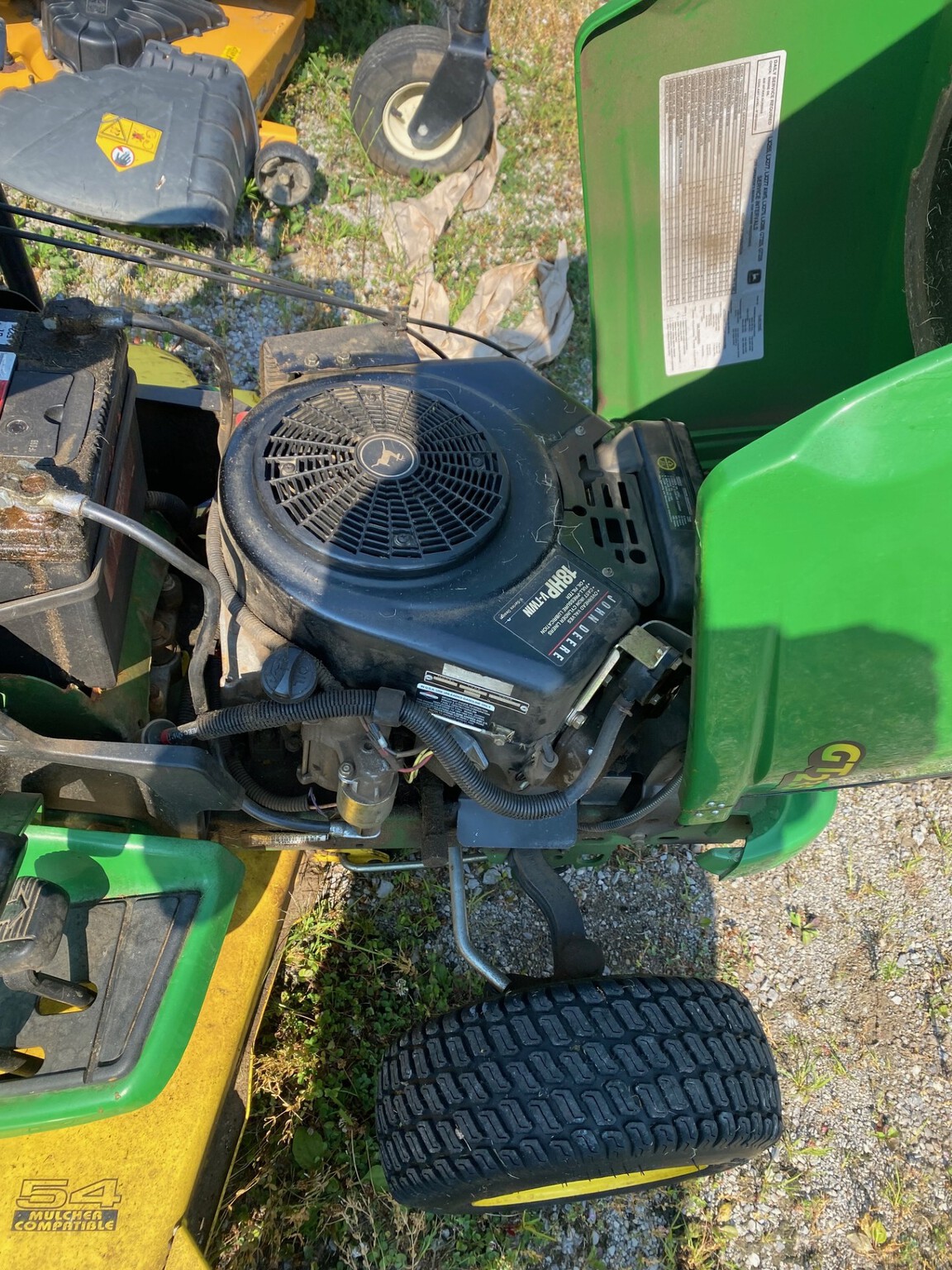2000 John Deere GT235 Image 4
