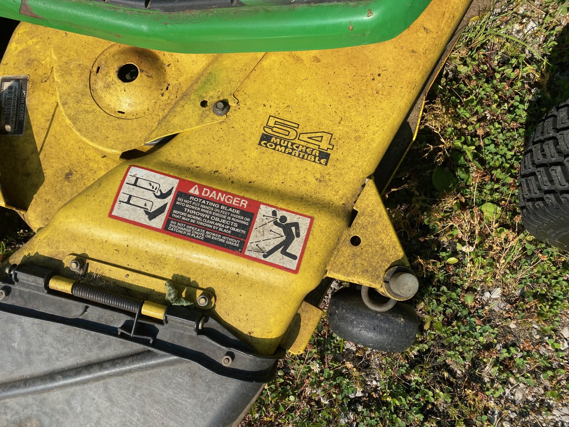 2000 John Deere GT235 Image 3