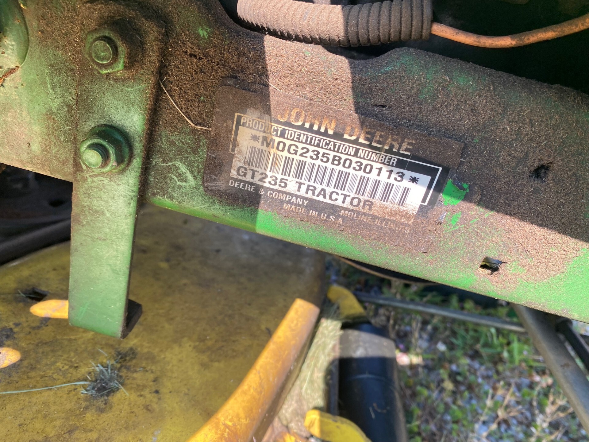 2000 John Deere GT235 Image 2