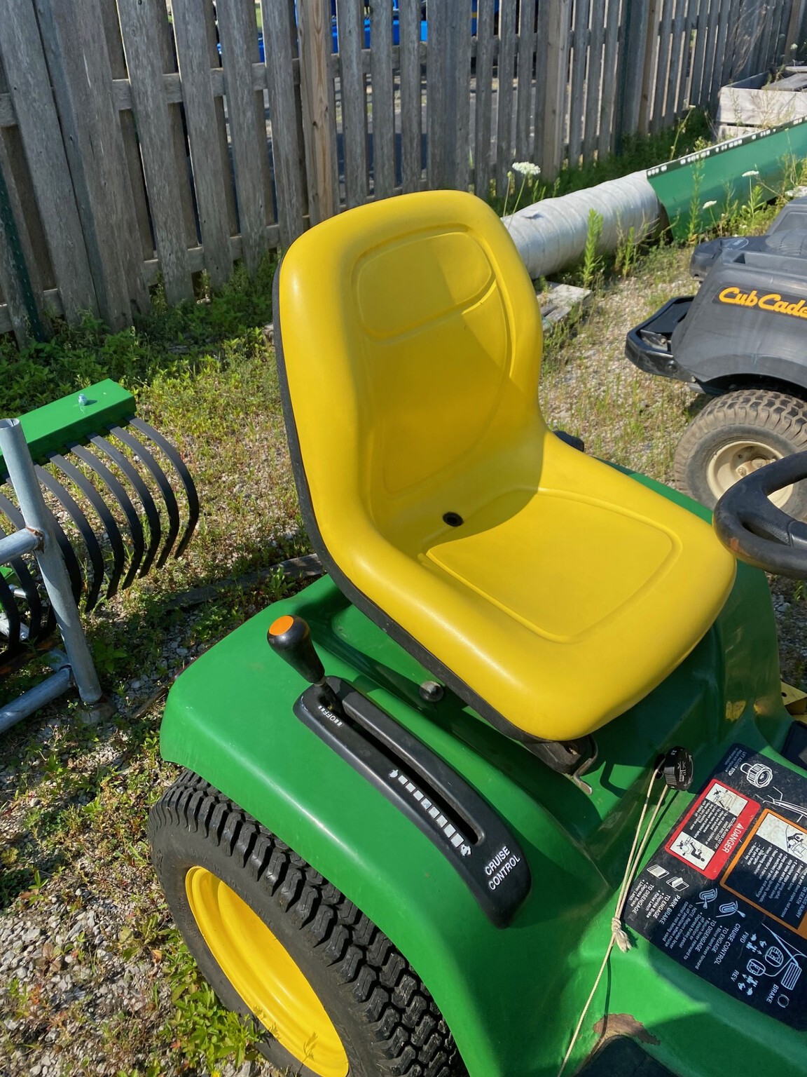 2000 John Deere GT235 Image 5