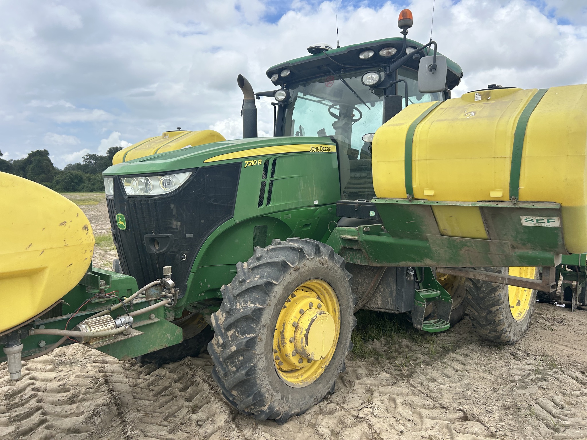 2014 John Deere 7210R Image 1