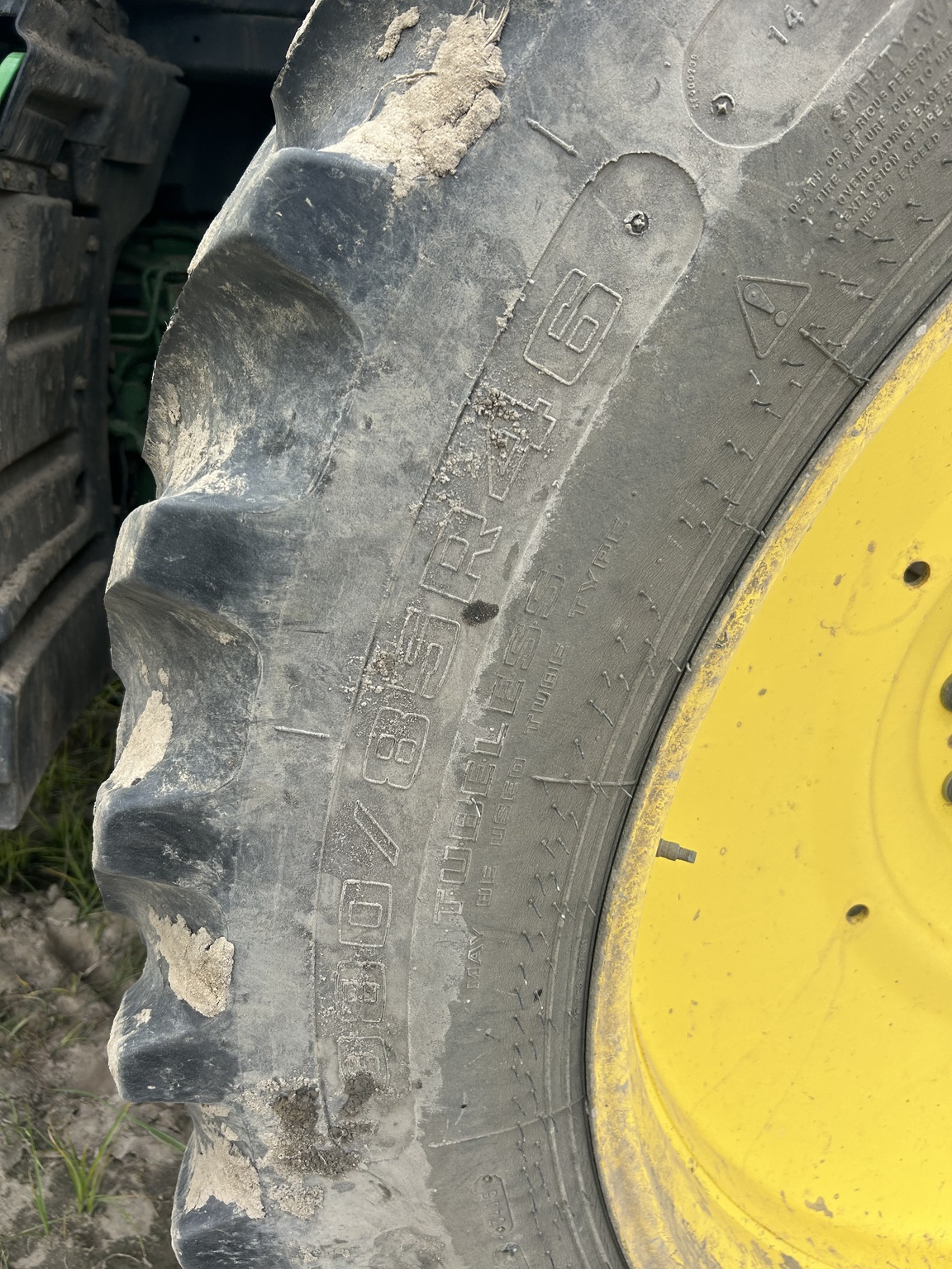 2014 John Deere 7210R Image 5