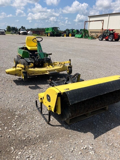 John Deere F930 Image 1