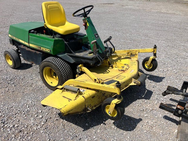 John Deere F930 Image 7