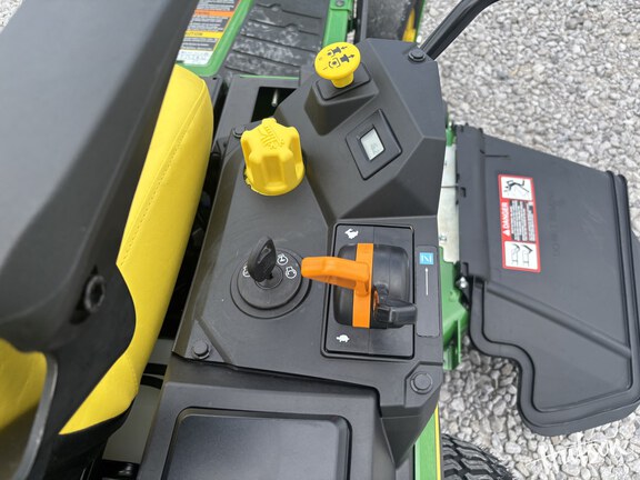 Photo of 2025 John Deere Z330R
