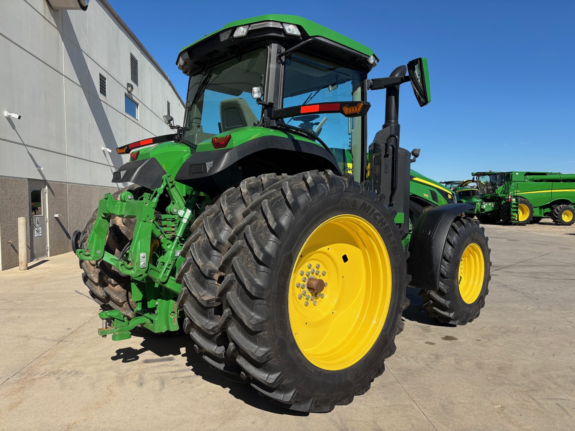 2023 John Deere 8R 230 Image 8