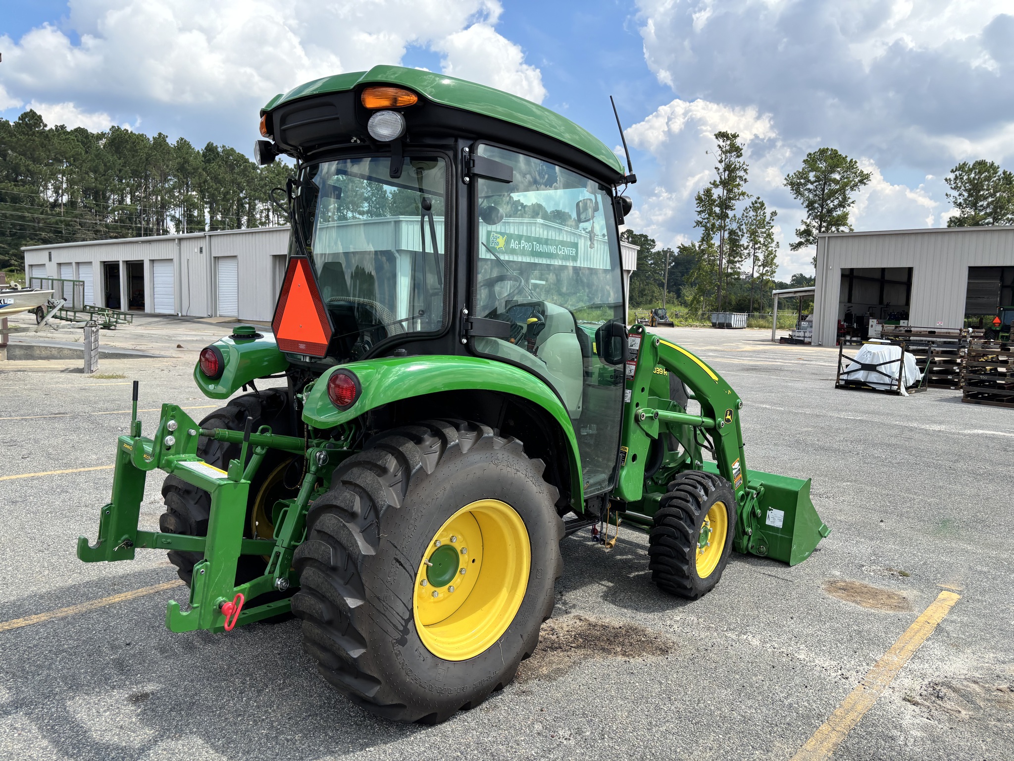 2020 John Deere 3039R Image 2