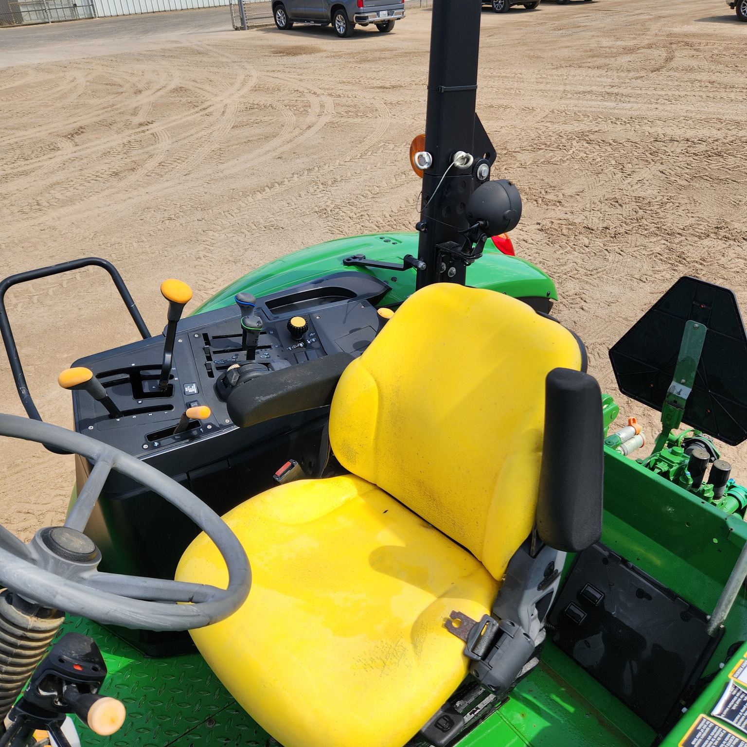 2021 John Deere 6120M Image 11