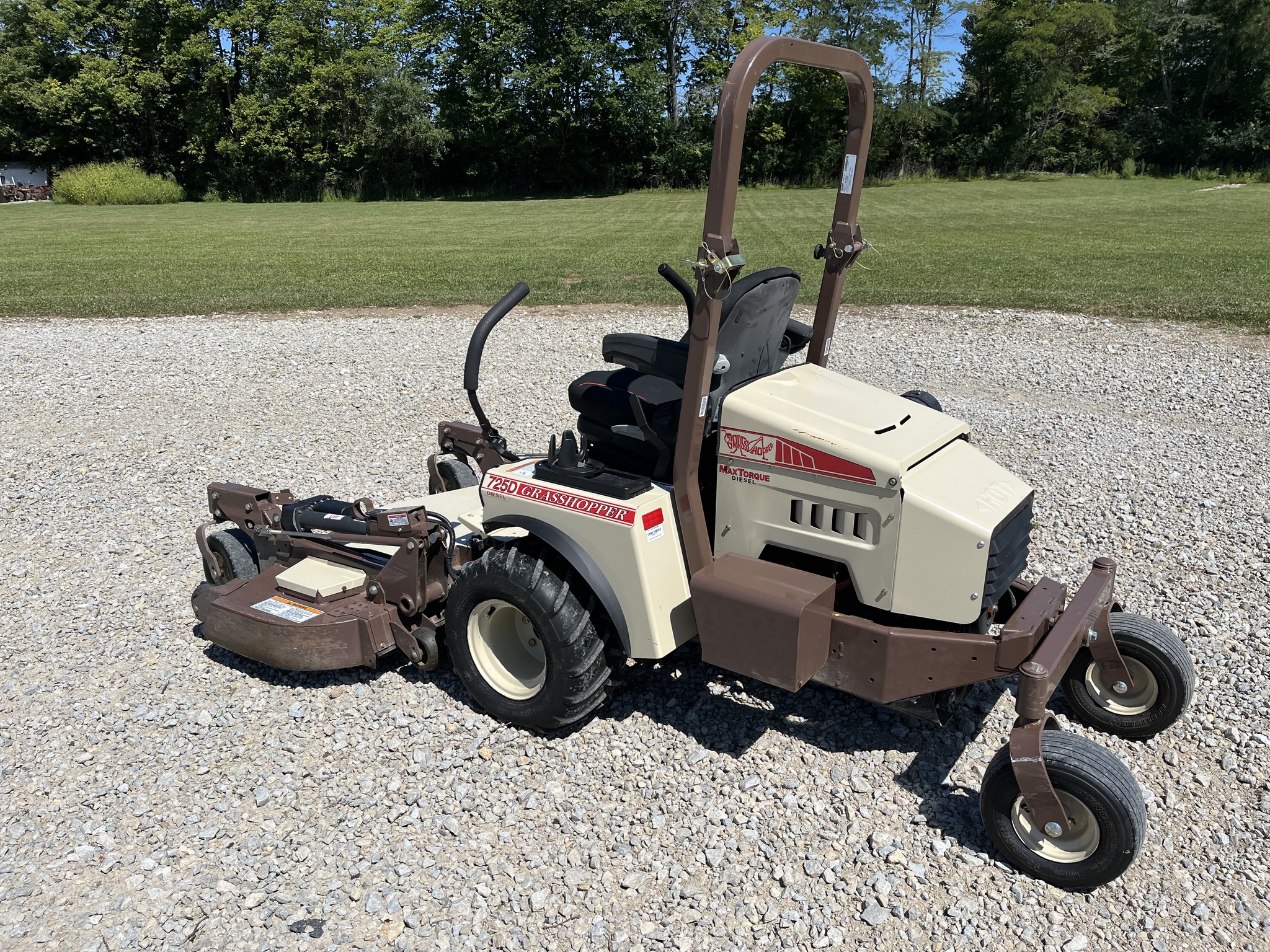2023 Grasshopper 725DT Image 2