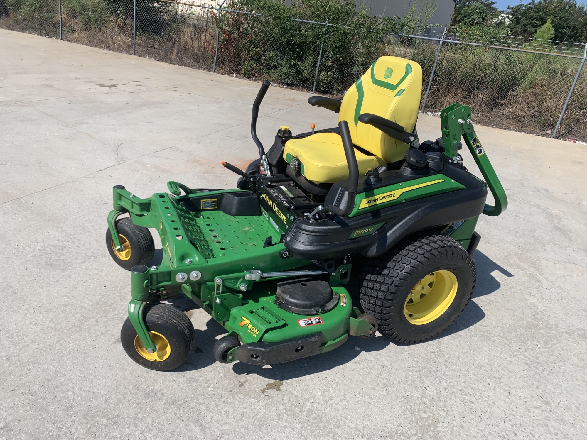 2025 John Deere Z920M Image 2