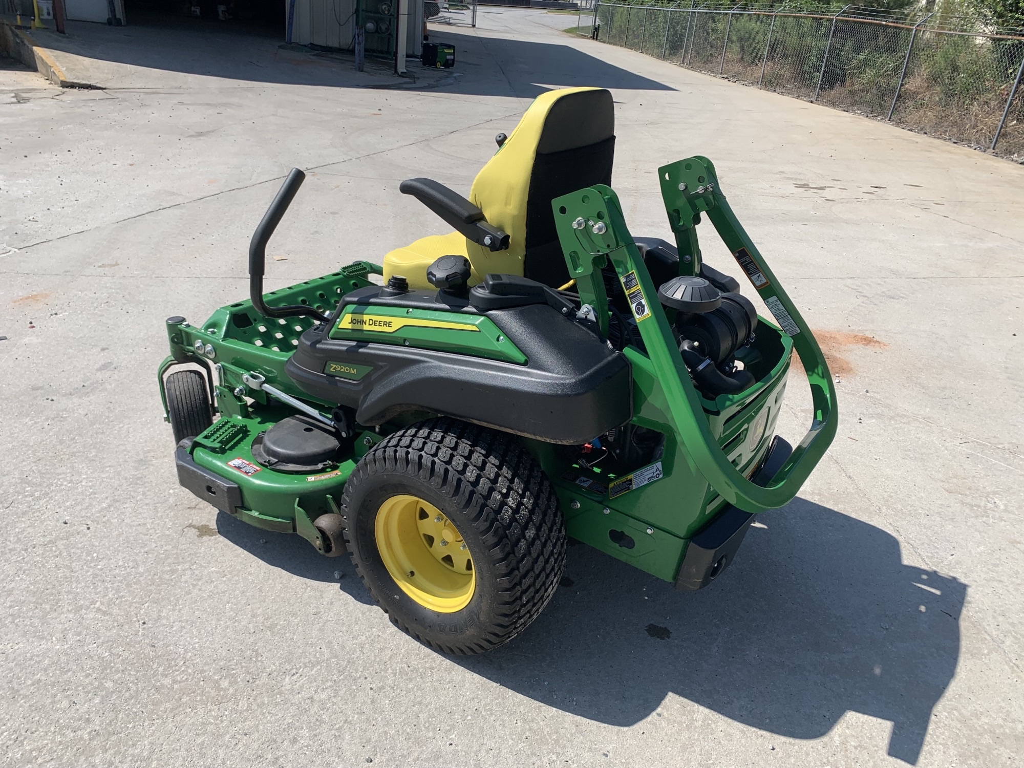 2025 John Deere Z920M Image 5