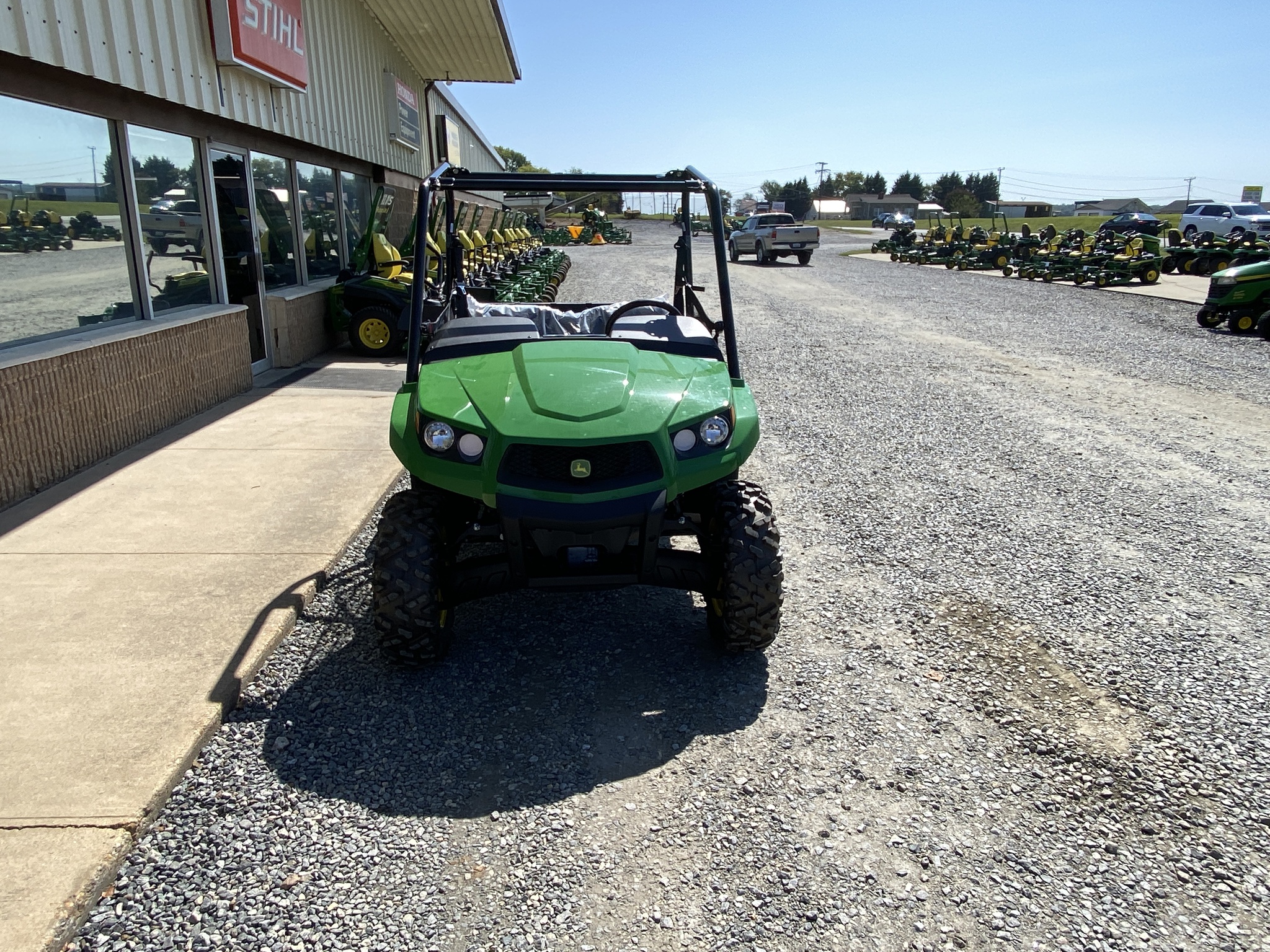 2025 John Deere XUV560E Image 2