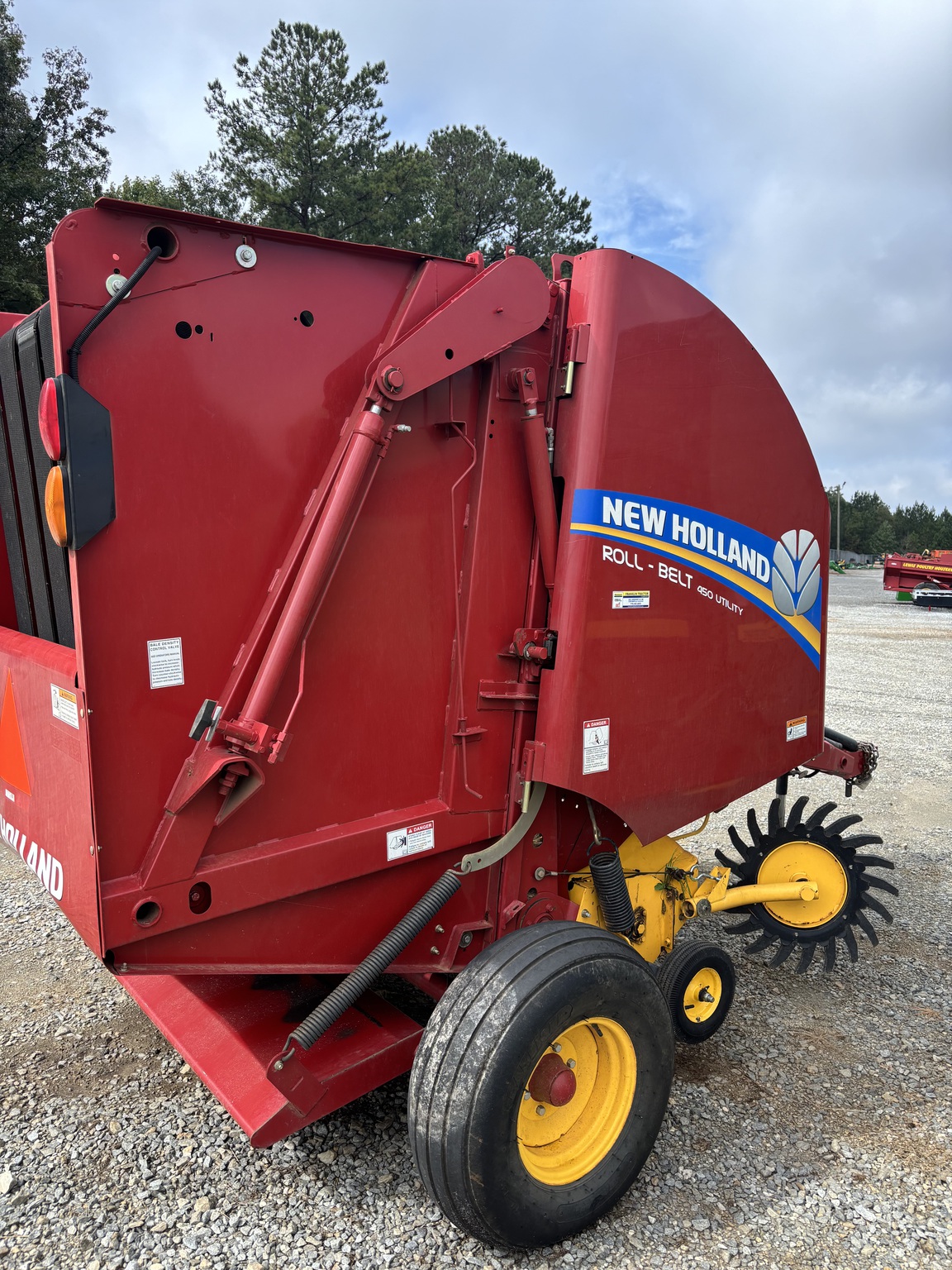 2018 New Holland Rollbelt 450 Utility Image 7