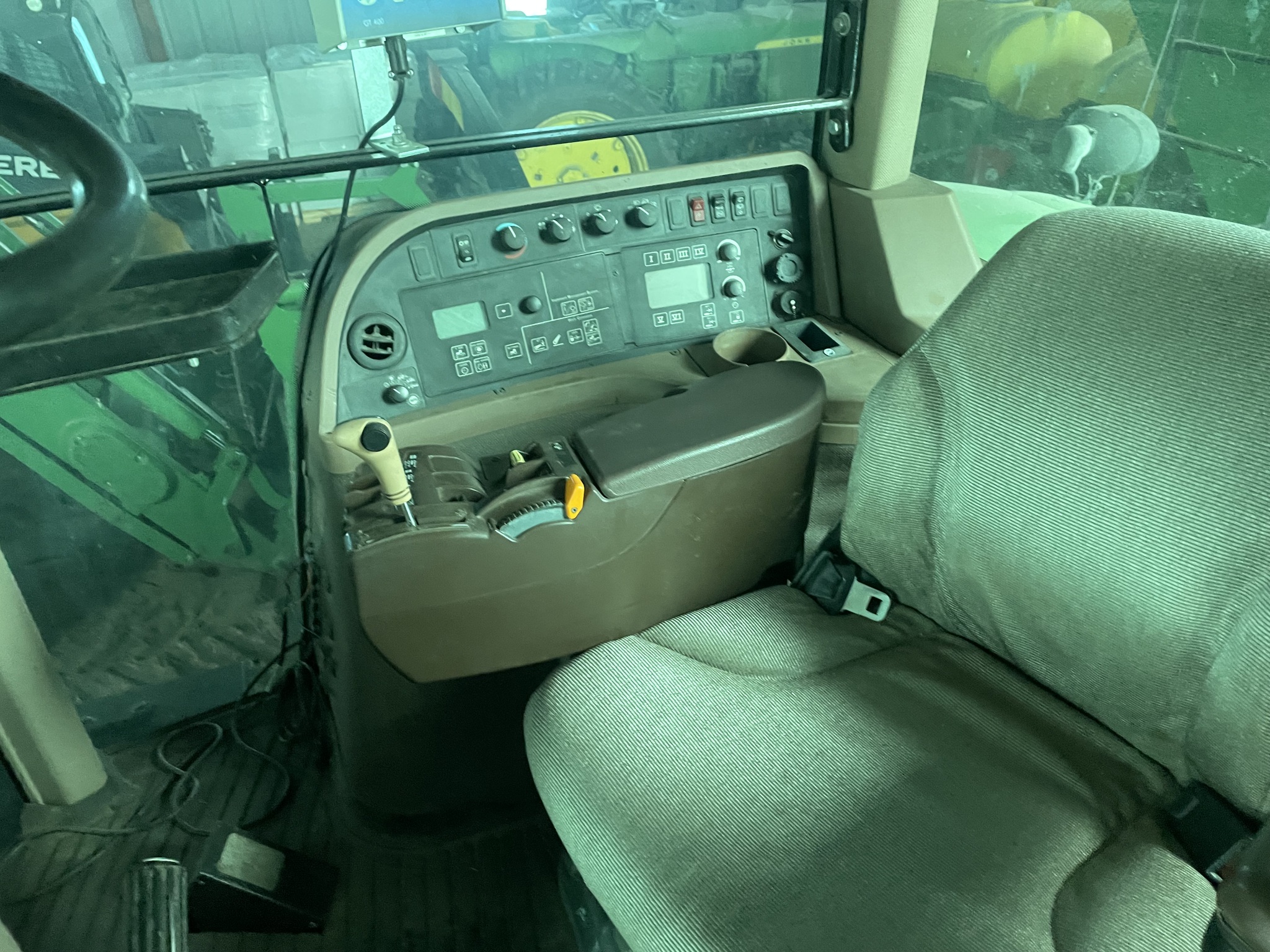 2003 John Deere 7820 Image 10