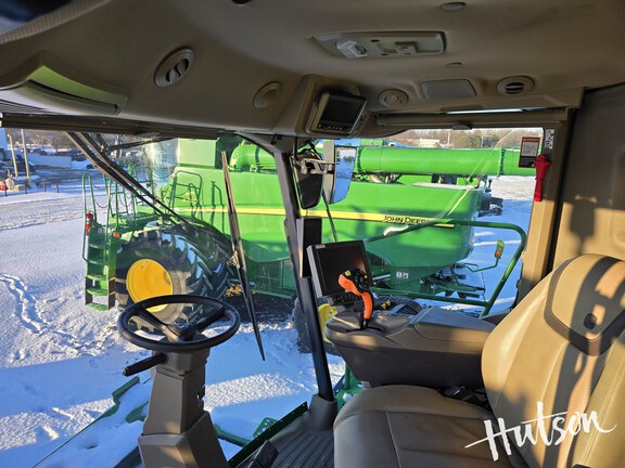 Photo of 2023 John Deere X9 1100