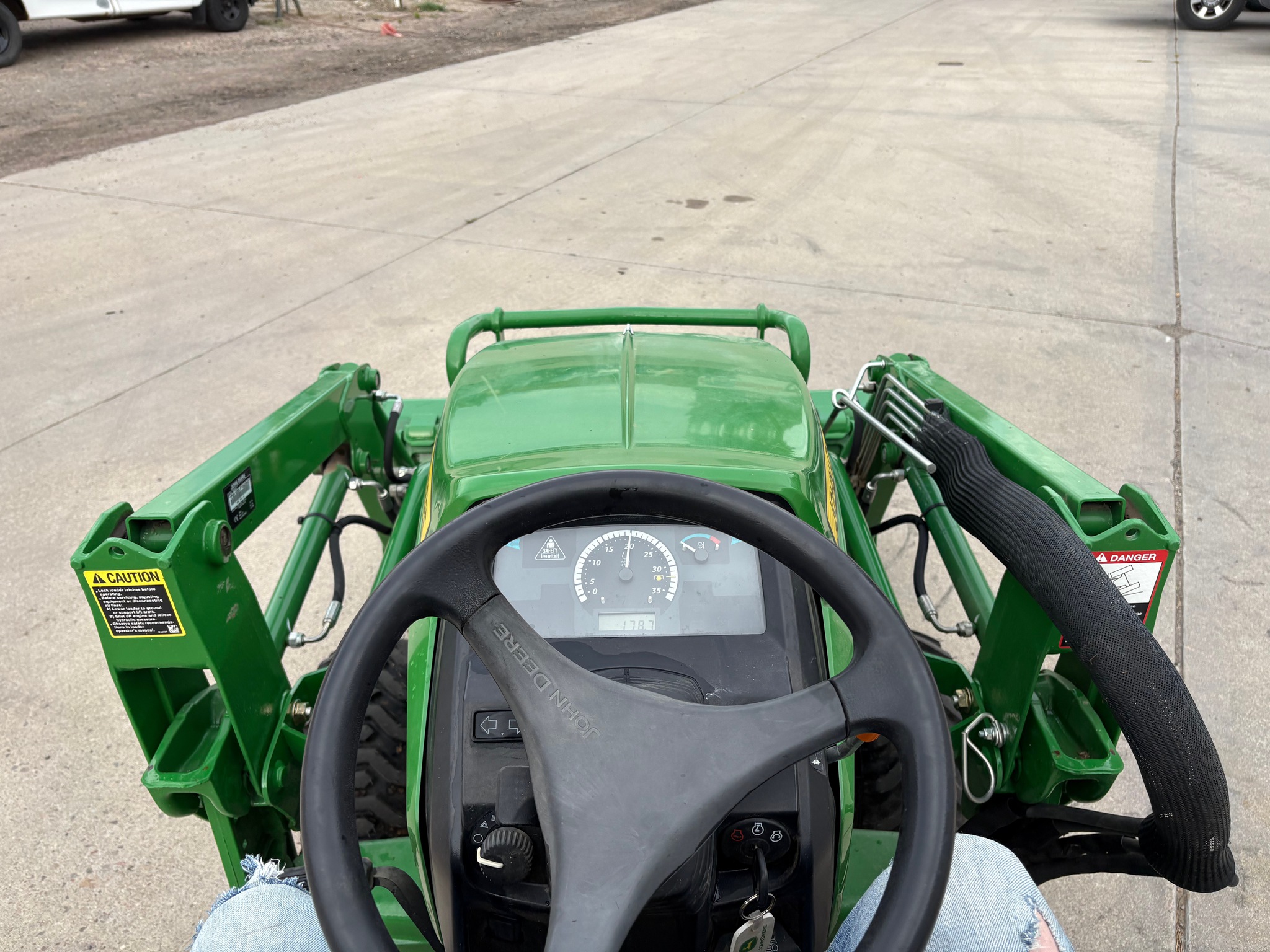 2015 John Deere 1025R Image 10