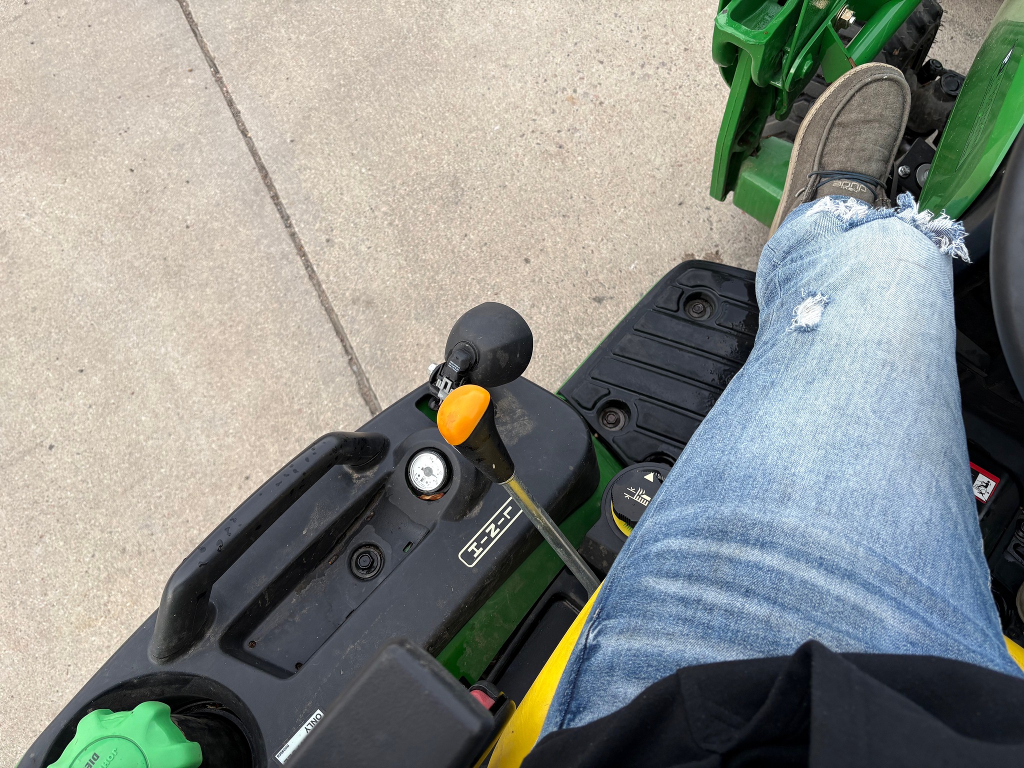 2015 John Deere 1025R Image 9