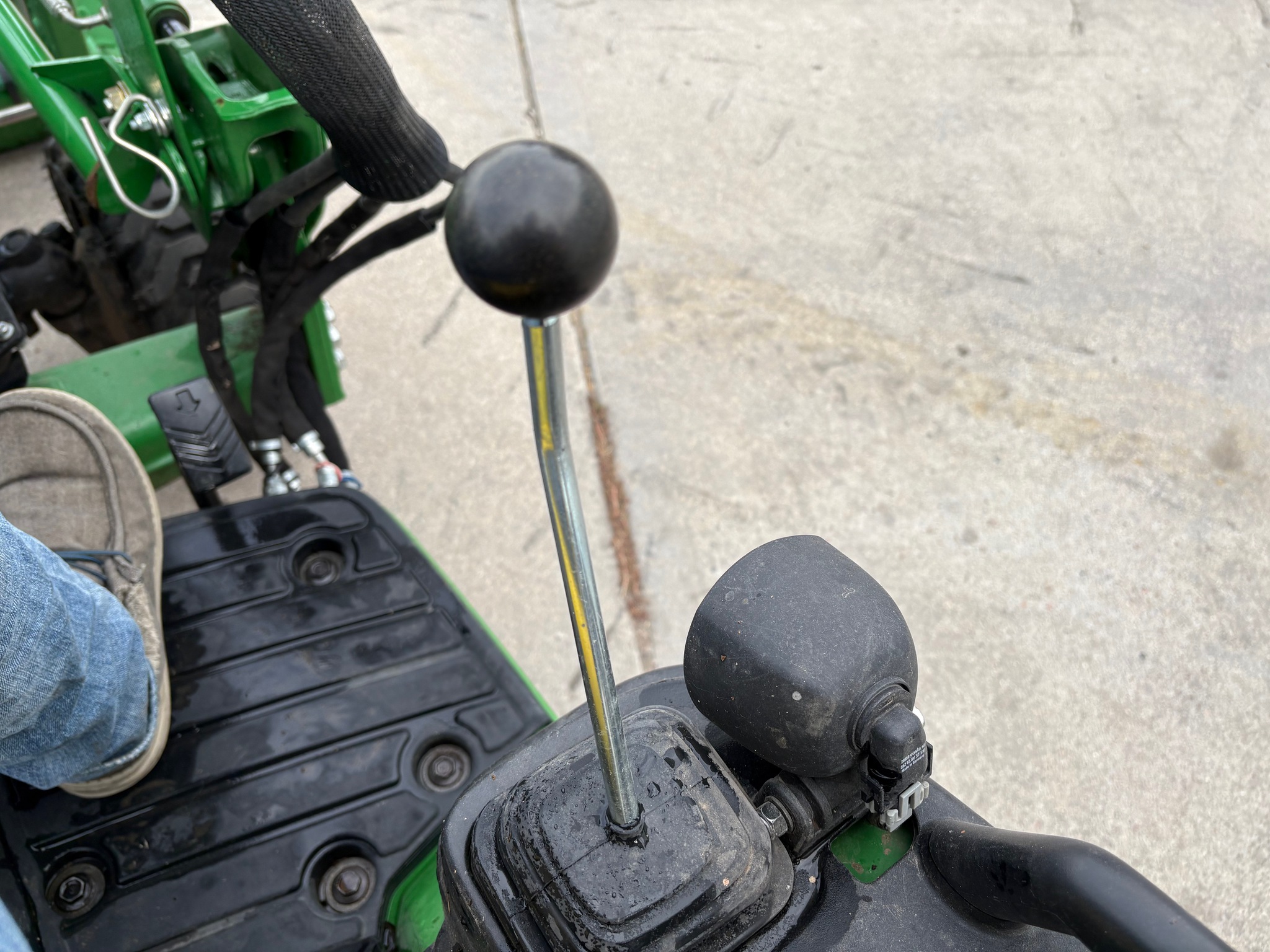 2015 John Deere 1025R Image 11