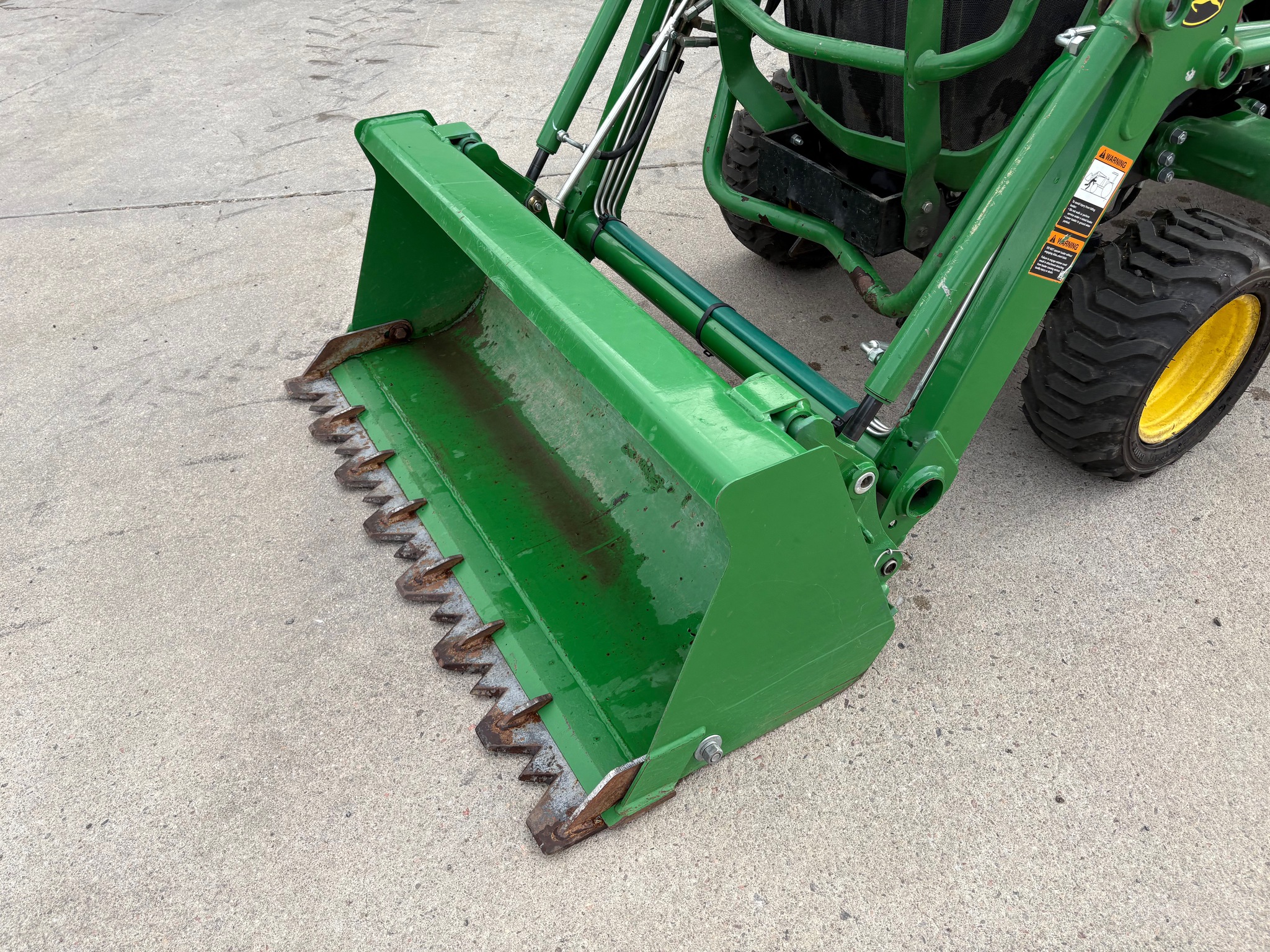 2015 John Deere 1025R Image 18