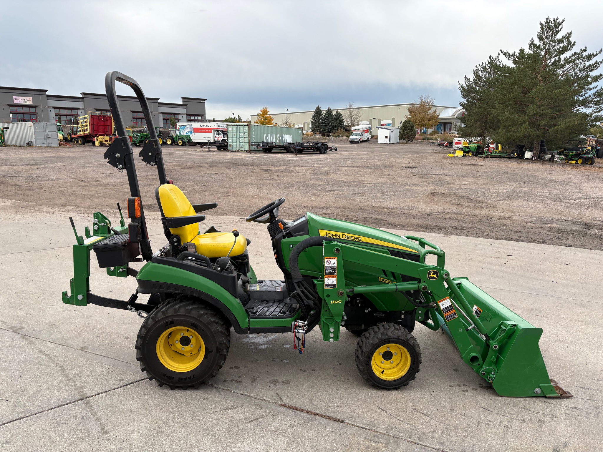 2015 John Deere 1025R Image 5