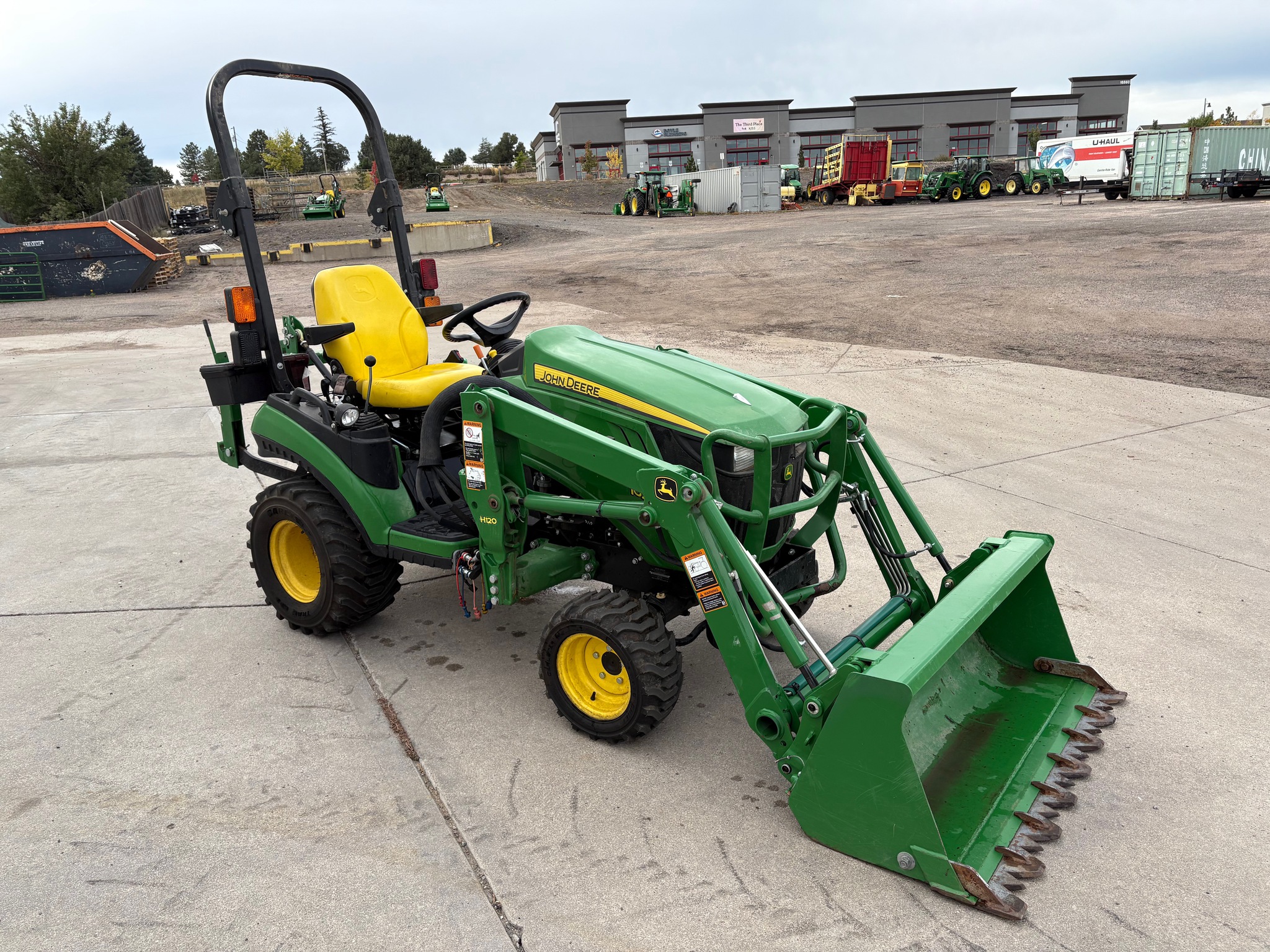 2015 John Deere 1025R Image 6