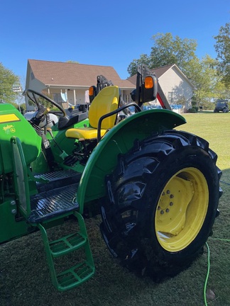 Photo of 2018 John Deere 5065E