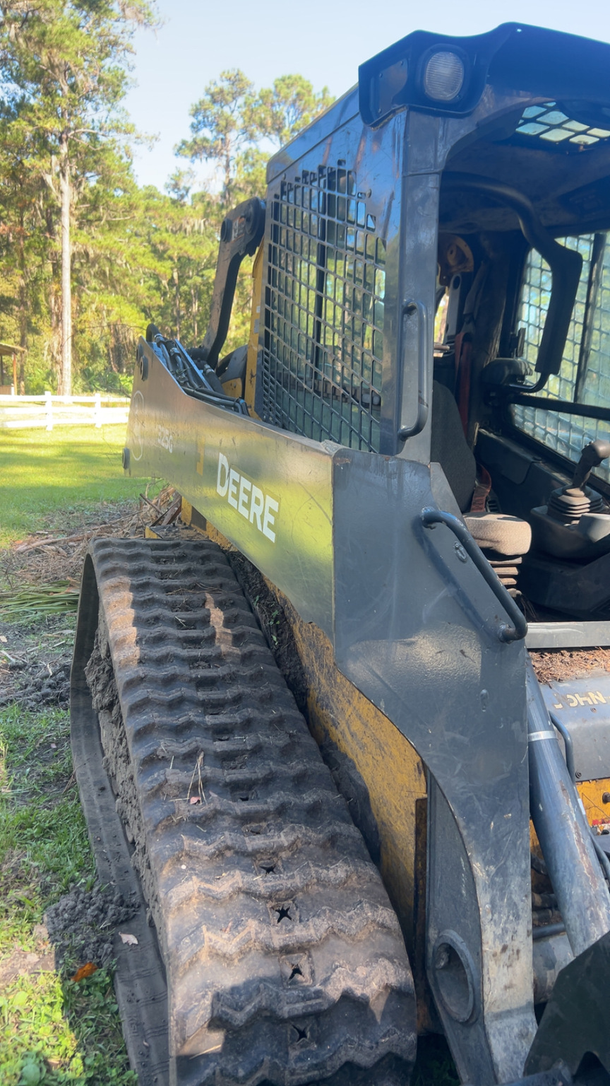 2021 John Deere 325G Image 5