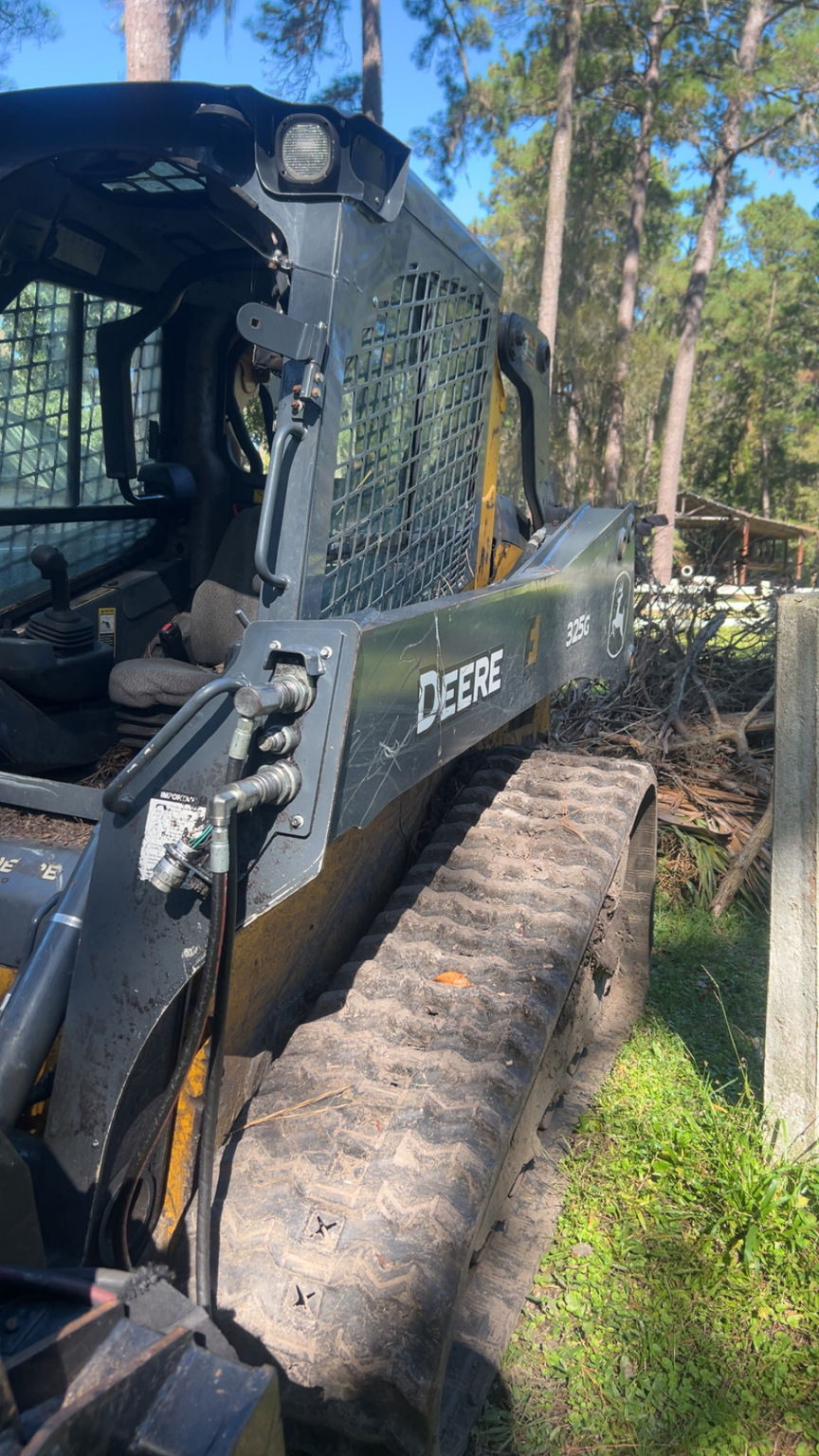 2021 John Deere 325G Image 6