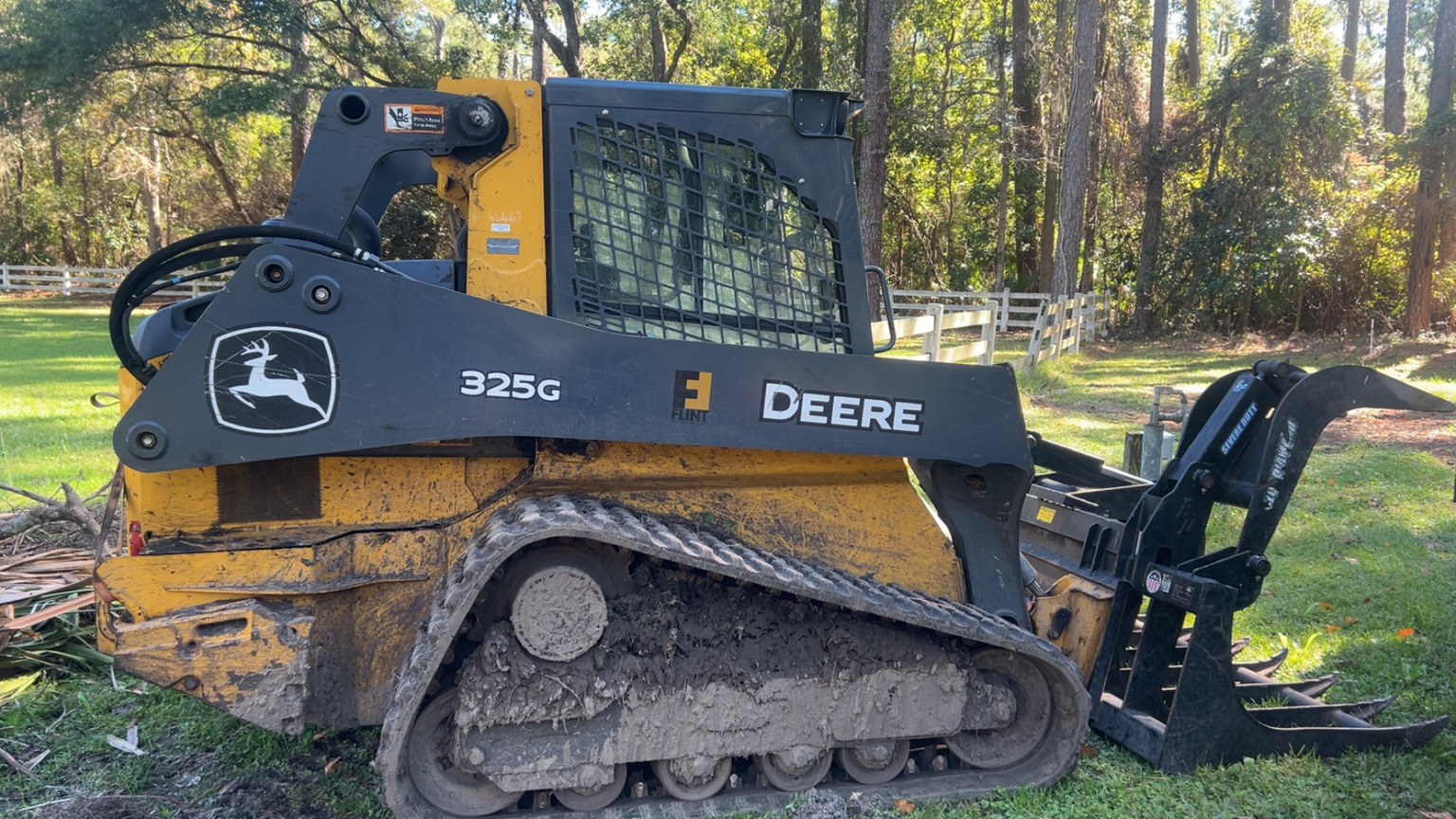 2021 John Deere 325G Image 2