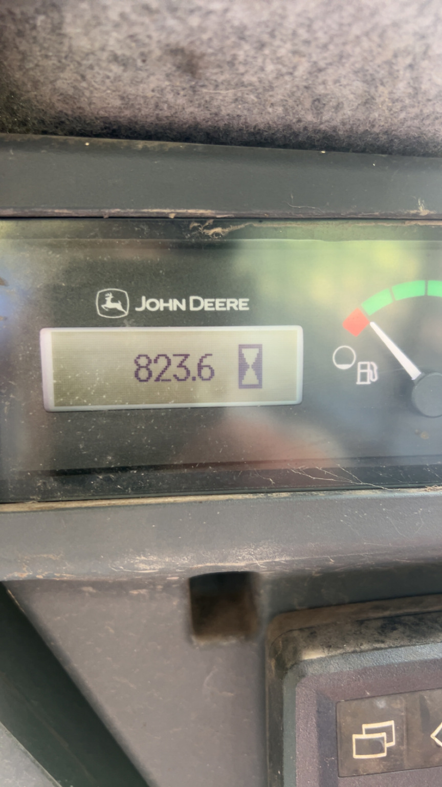 2021 John Deere 325G Image 10