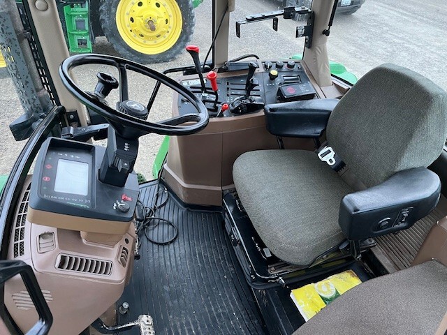 1995 John Deere 7200 Row Crop Tractors