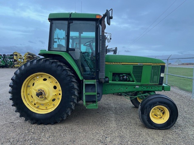 1995 John Deere 7200 Row Crop Tractors