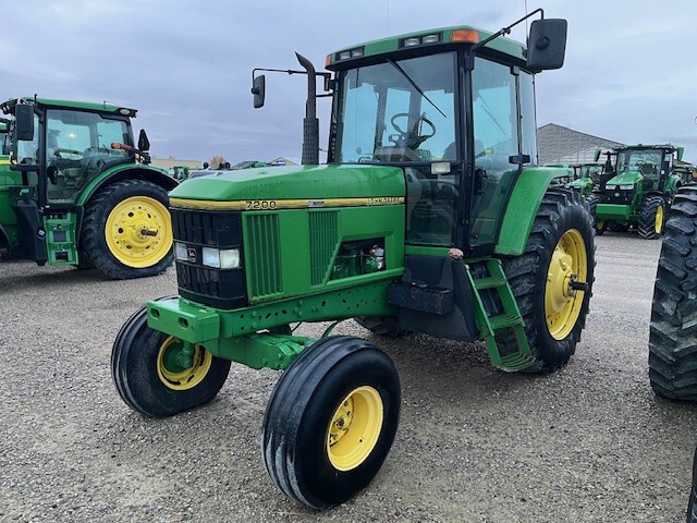 1995 John Deere 7200 Row Crop Tractors
