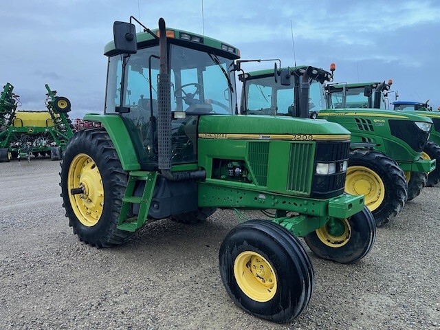 1995 John Deere 7200 Row Crop Tractors