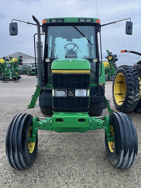 1995 John Deere 7200 Row Crop Tractors