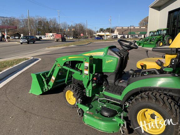 Photo of 2022 John Deere 1025R