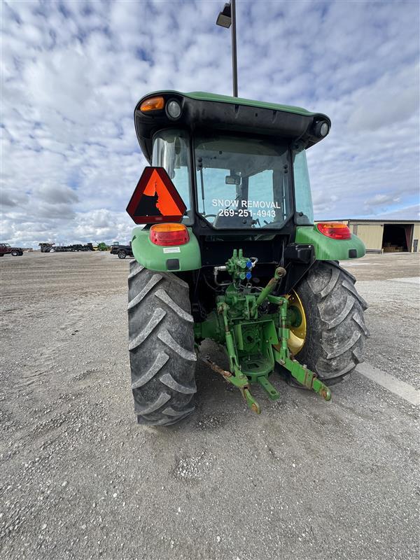 2015 John Deere 5100E Image 2